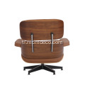 Walang tiyak na antas ng classic leather Eames Lounge chair replica.